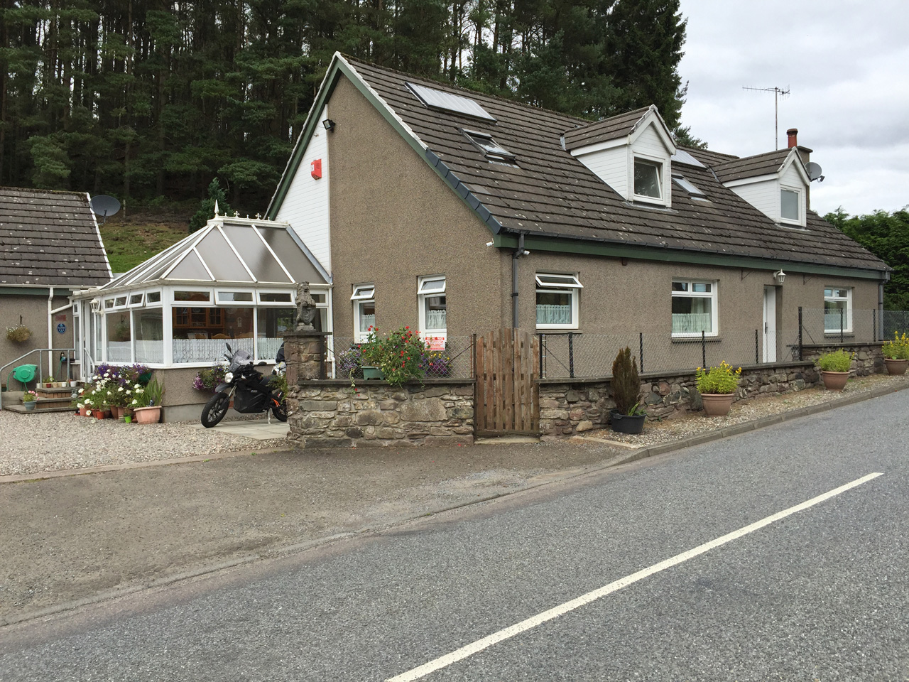 John Chivers' Zero DSR electric motorcycle charging at Fendoch Guest House, Crieff.